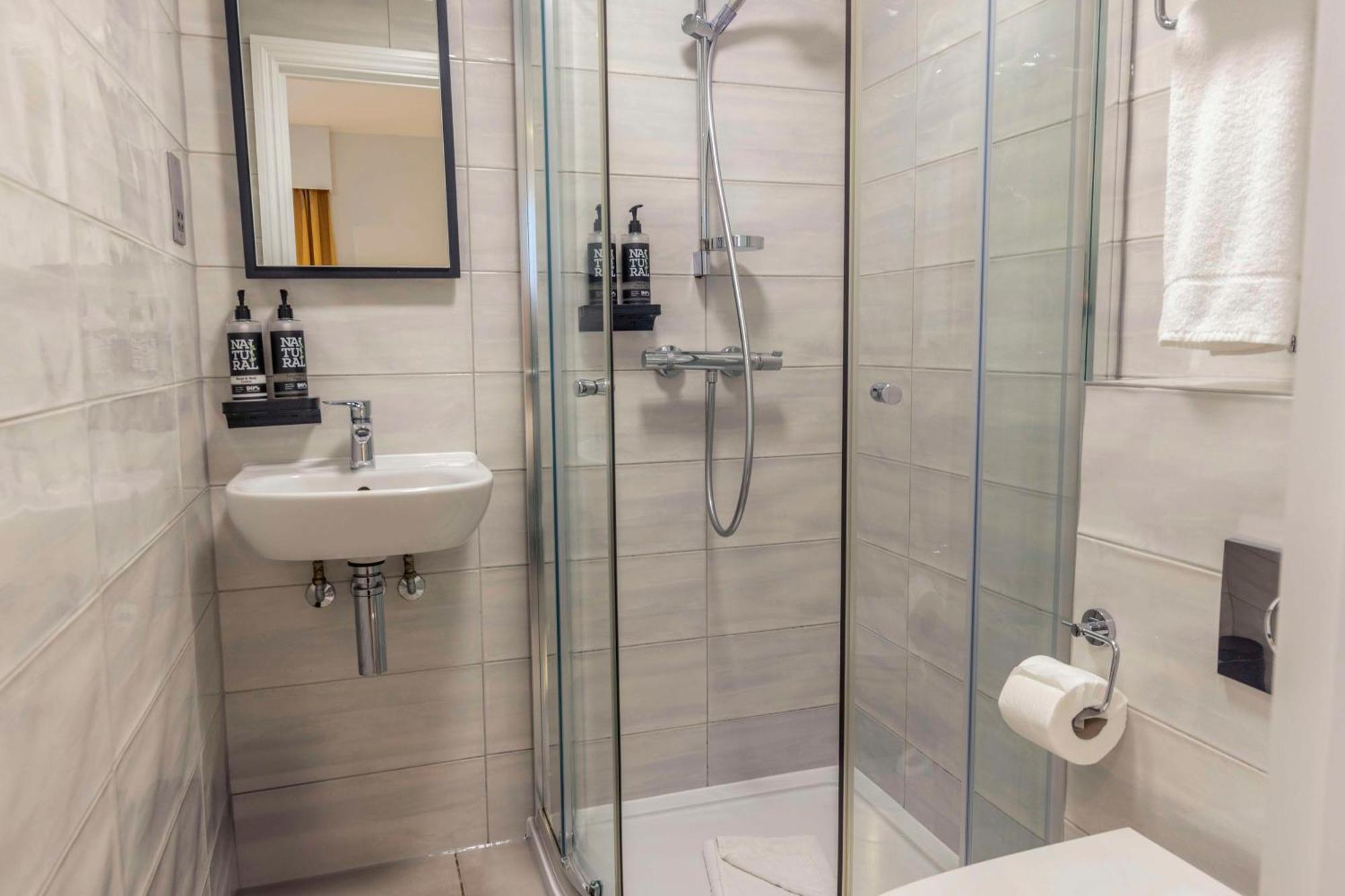 Best Western Kensington Olympia Hotel London Exterior photo